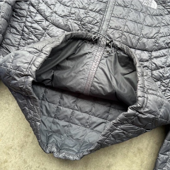 The North Face Men's Thermoball Puffer Jacket - Picture 3 of 7